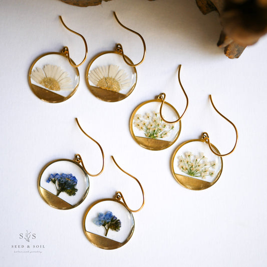 Botanical Resin Jewelry Class - Saturday, May 25th 3:30-5:00pm