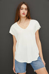 BACK RAW EDGE DETAILED V-NECK LINEN TEE